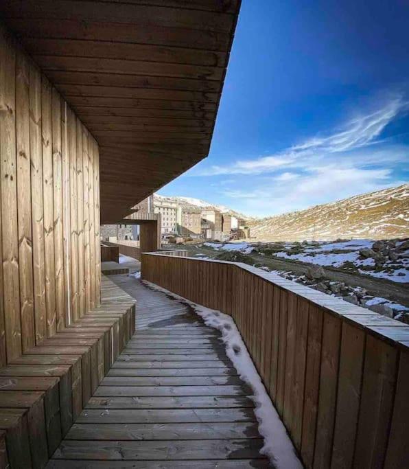 Estudio Pie De Pista-vistas-wiffi-netfli Hut 7353 Apartament