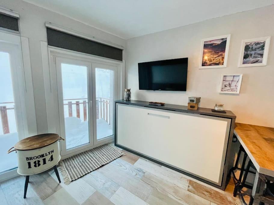 Apartment Estudio Pie De Pista-vistas-wiffi-netfli Hut 7353